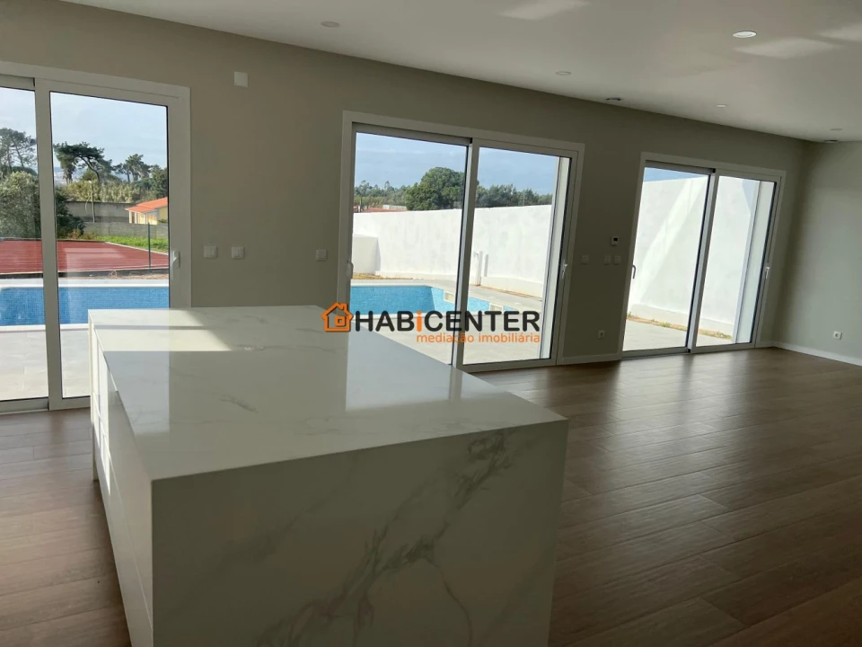 Moradia T4 para Venda em São Martinho do Porto Foto 12