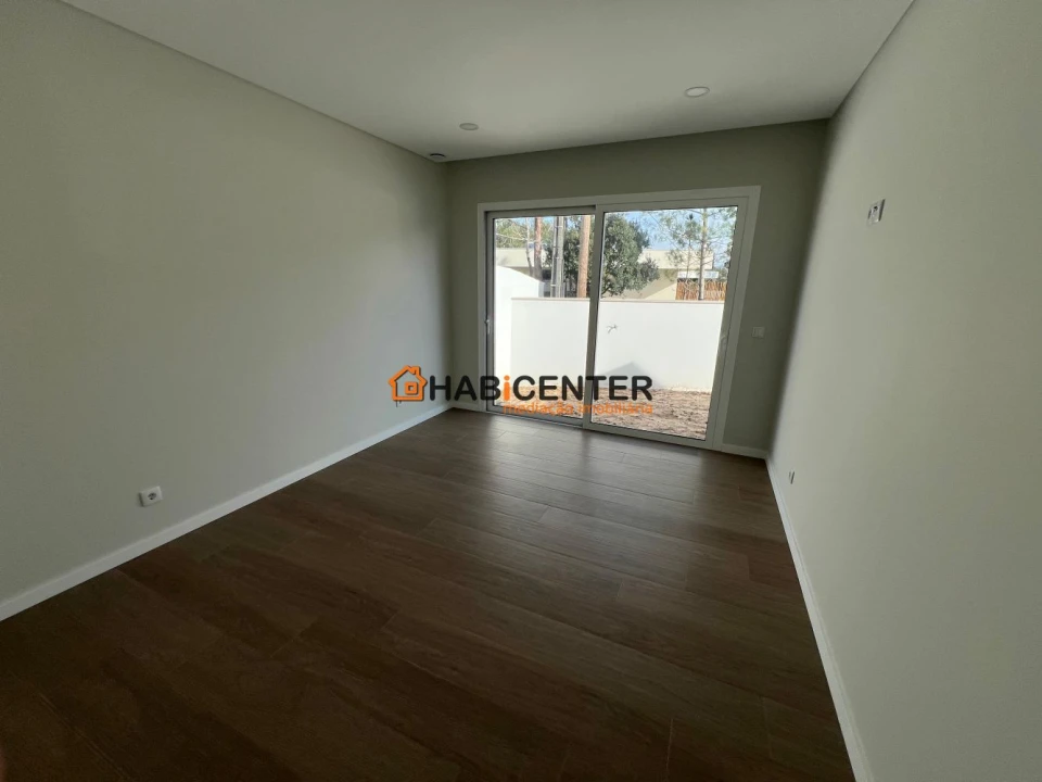 Moradia T4 para Venda em São Martinho do Porto Foto 22