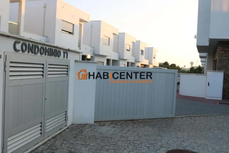 Moradia T3 para Venda em Nazare Foto 3