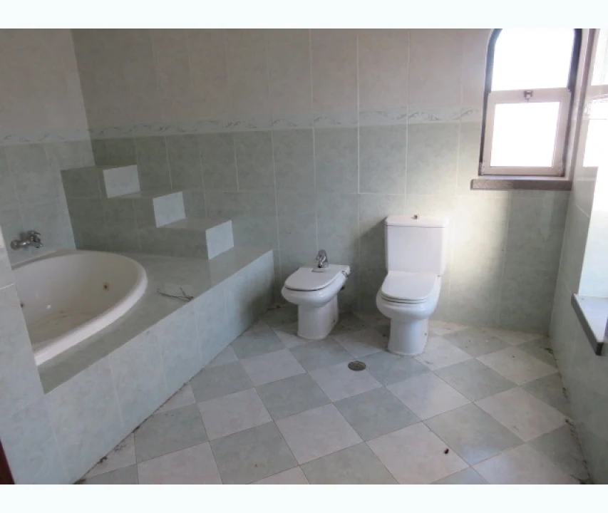 Moradia T2 para Venda em Assunção, Ajuda, Salvador e Santo Ildefonso Foto 8