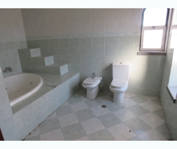 Moradia T2 para Venda em Assunção, Ajuda, Salvador e Santo Ildefonso Foto 8