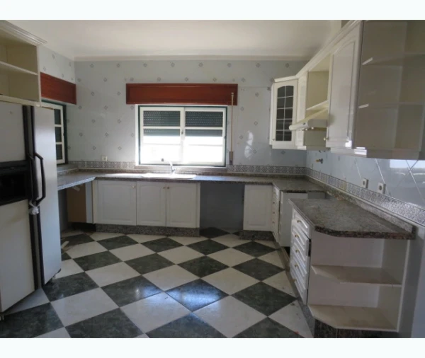 Moradia T2 para Venda em Assunção, Ajuda, Salvador e Santo Ildefonso Foto 4