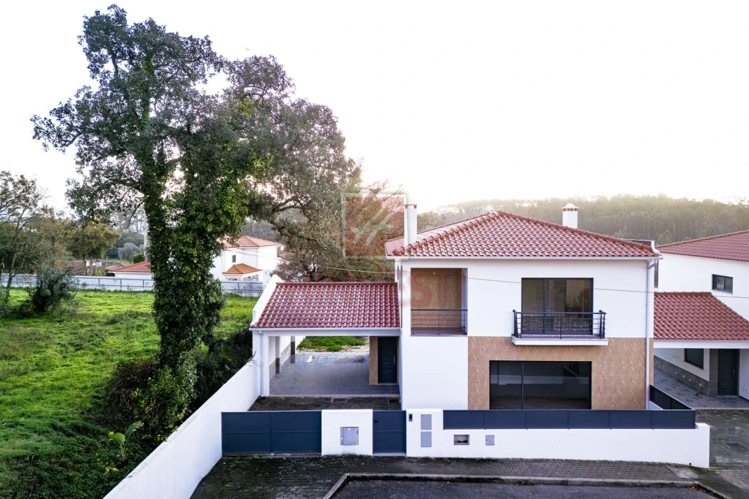 Moradia T4 para Venda em Monte Redondo e Carreira Foto 1