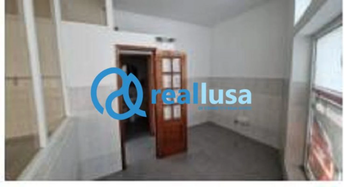 Loja para Venda em Mafamude e Vilar do Paraíso Foto 2