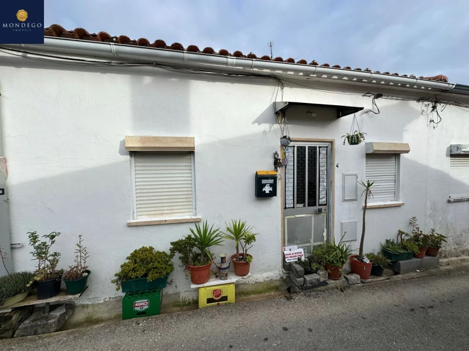 Moradia T2 para Venda em Trouxemil e Torre de Vilela Foto 1