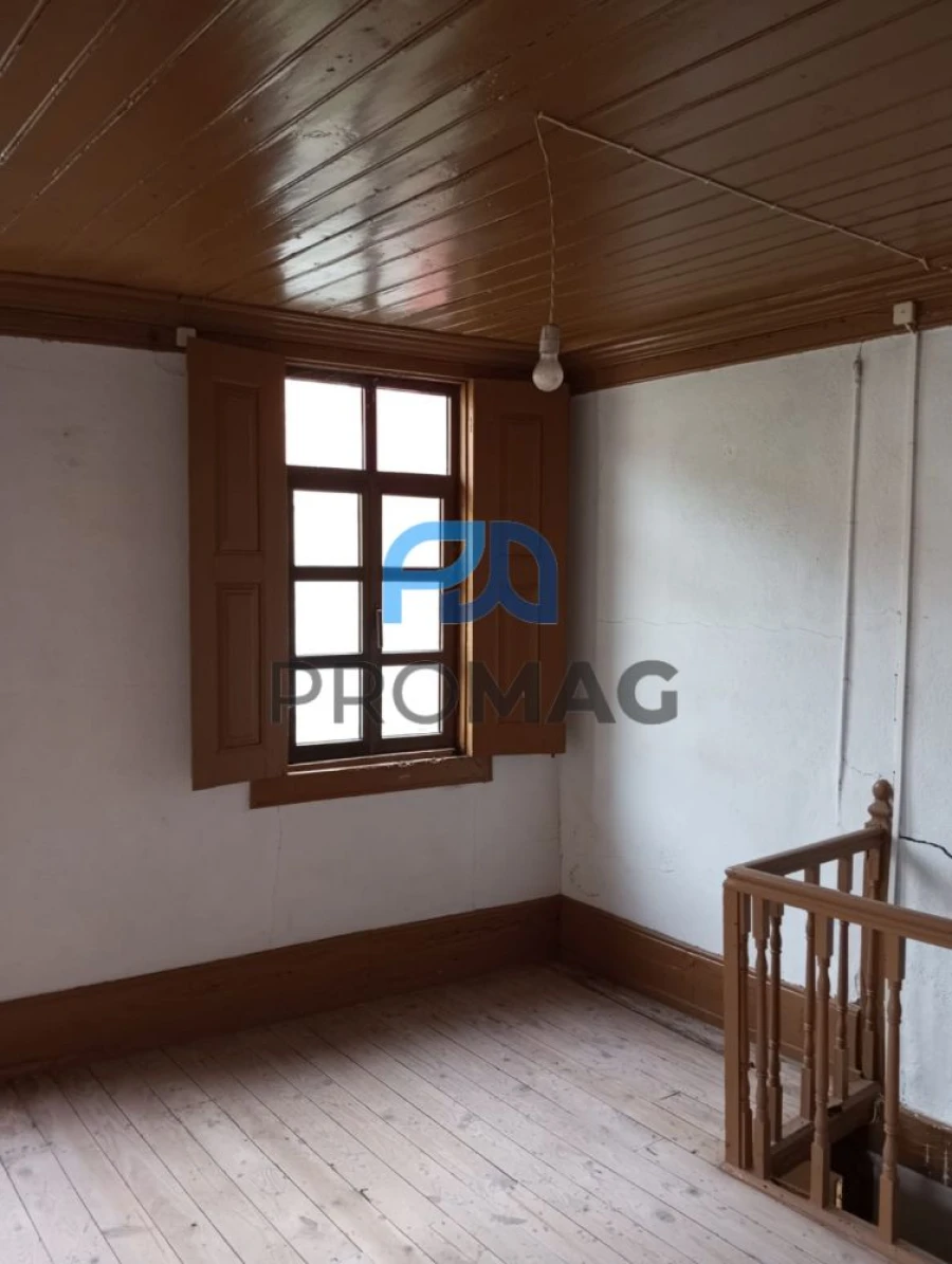 Moradia T2 para Venda em São Martinho de Mouros Foto 19