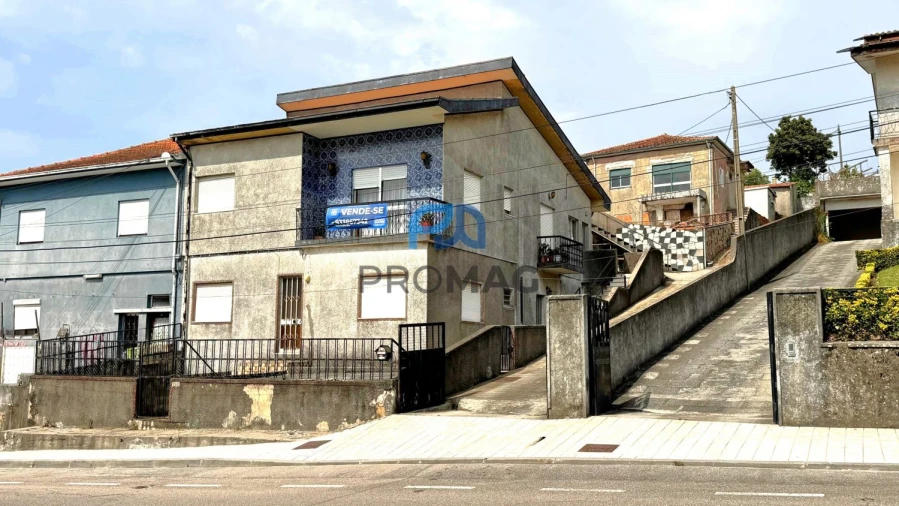 Moradia T9 para Venda em Gondomar (São Cosme), Valbom e Jovim Foto 1