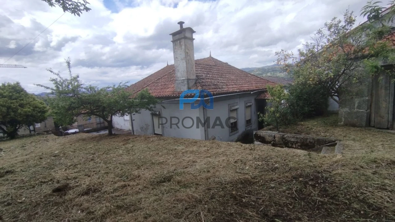 Moradia T6 para Venda em Resende Foto 36