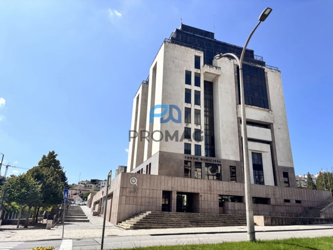 Loja para Arrendamento em São João da Madeira Foto 9