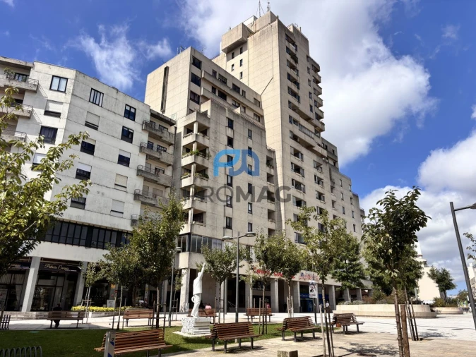 Loja para Arrendamento em São João da Madeira Foto 2