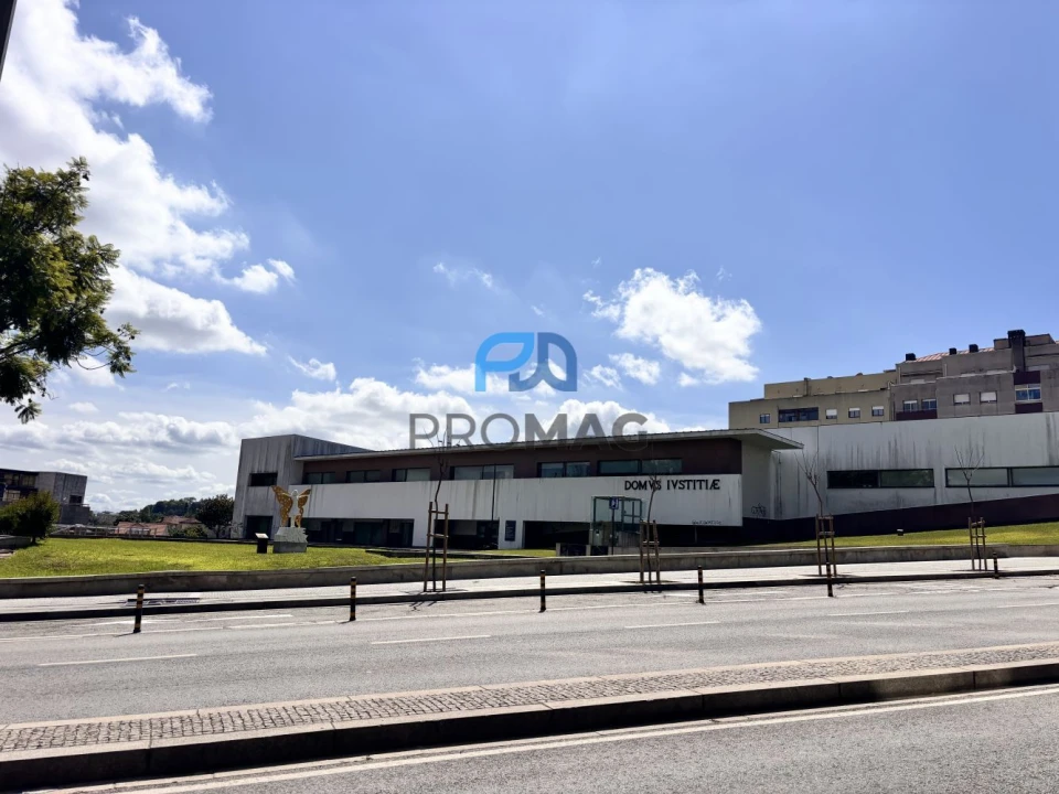 Loja para Arrendamento em São João da Madeira Foto 5