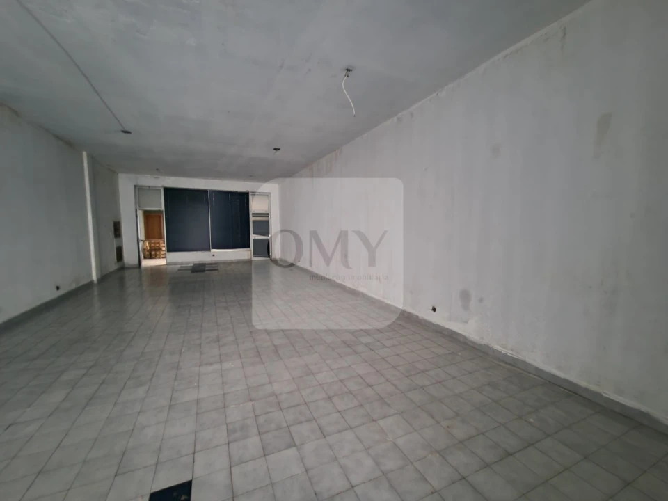 Loja para Arrendamento em Nossa Senhora da Conceição, São Pedro e São Dinis Foto 1