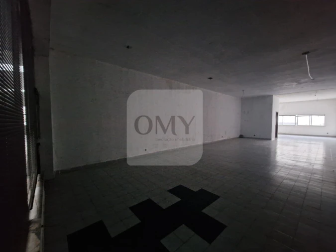 Loja para Arrendamento em Nossa Senhora da Conceição, São Pedro e São Dinis Foto 2