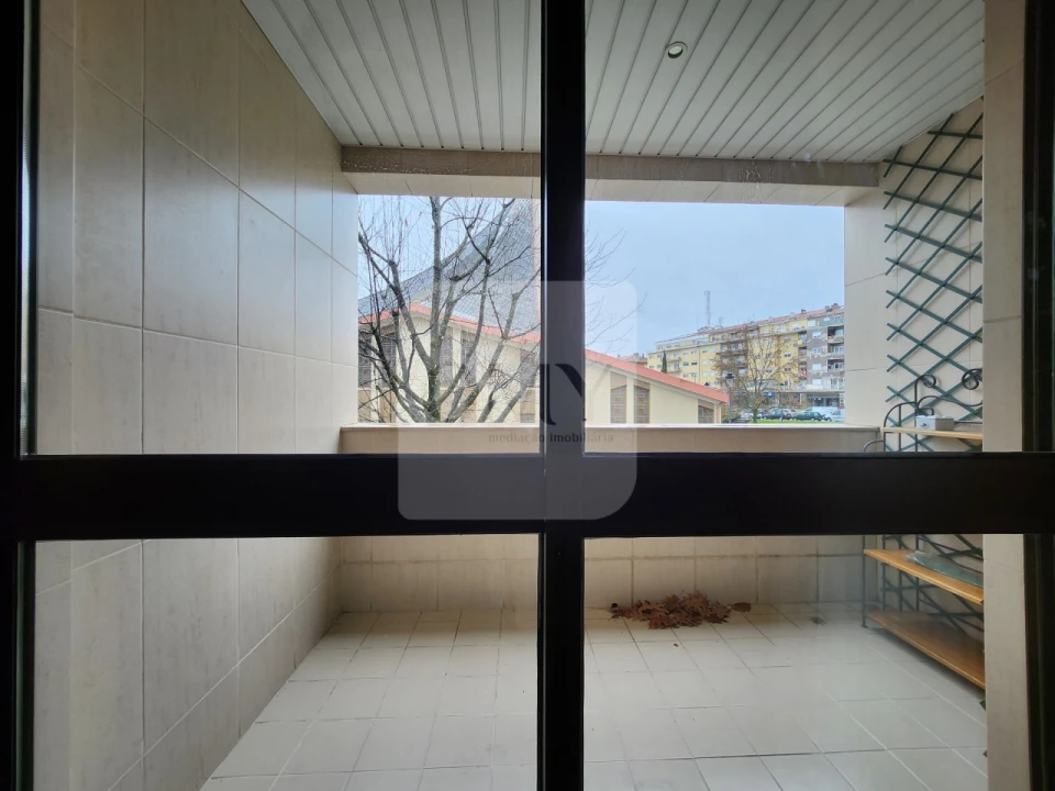 Apartamento T3 para Arrendamento em Nossa Senhora da Conceição, São Pedro e São Dinis Foto 2