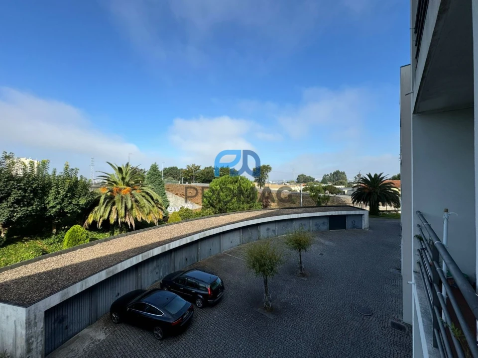 Apartamento T2 para Arrendamento em Pedrouços Foto 16