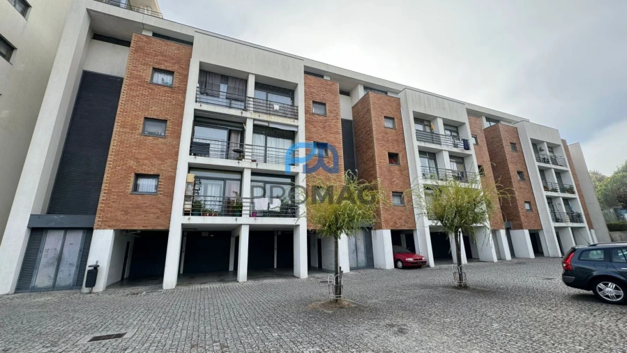 Apartamento T2 para Arrendamento em Pedrouços Foto 6