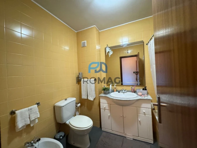 Apartamento T2 para Arrendamento em Pedrouços Foto 19