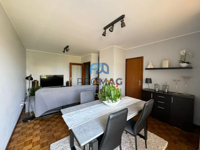 Apartamento T2 para Arrendamento em Pedrouços Foto 14