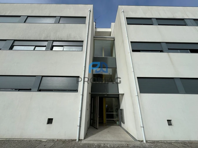 Apartamento T2 para Arrendamento em Pedrouços Foto 9