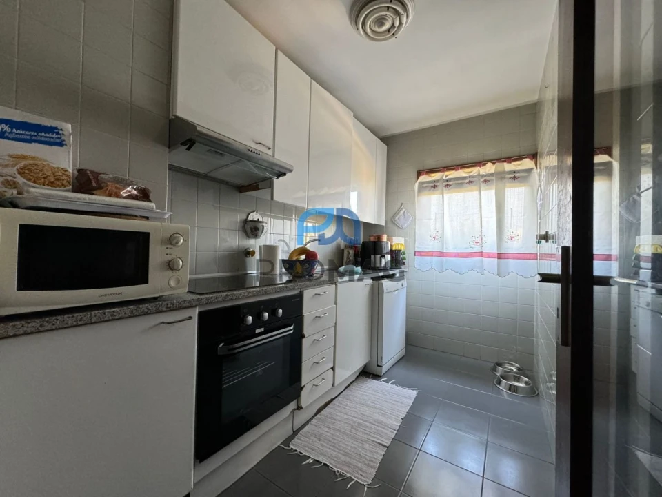 Apartamento T2 para Arrendamento em Pedrouços Foto 17