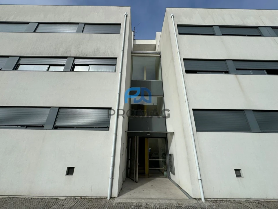 Apartamento T2 para Arrendamento em Pedrouços Foto 9