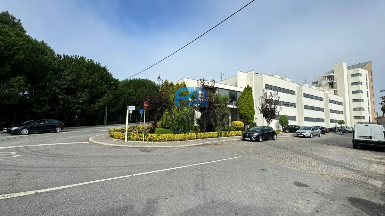 Apartamento T2 para Arrendamento em Pedrouços Foto 2