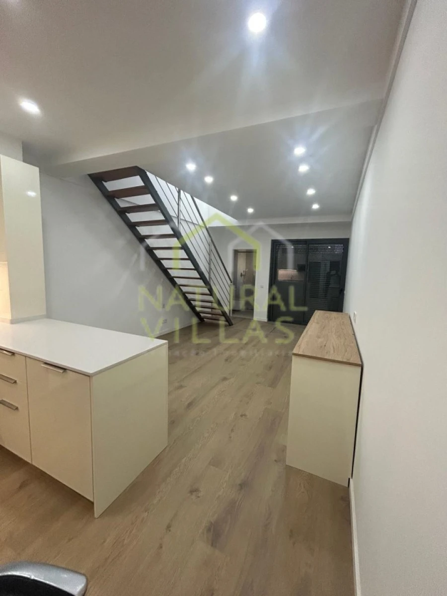 Moradia T2 para Venda em Faro (Sé e São Pedro) Foto 3