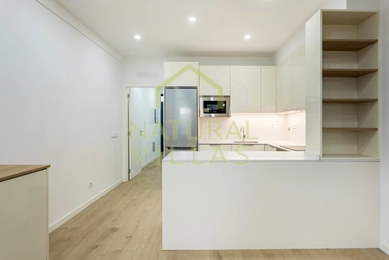 Moradia T2 para Venda em Faro (Sé e São Pedro) Foto 3