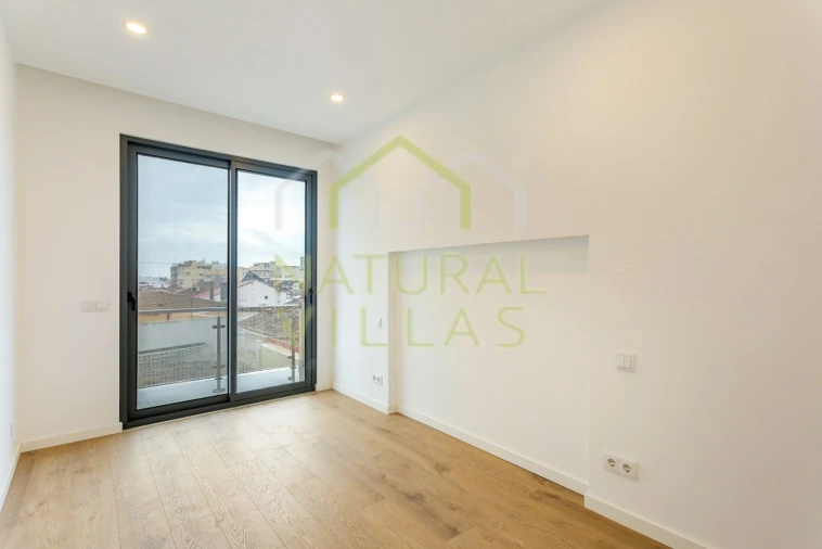 Moradia T2 para Venda em Faro (Sé e São Pedro) Foto 7