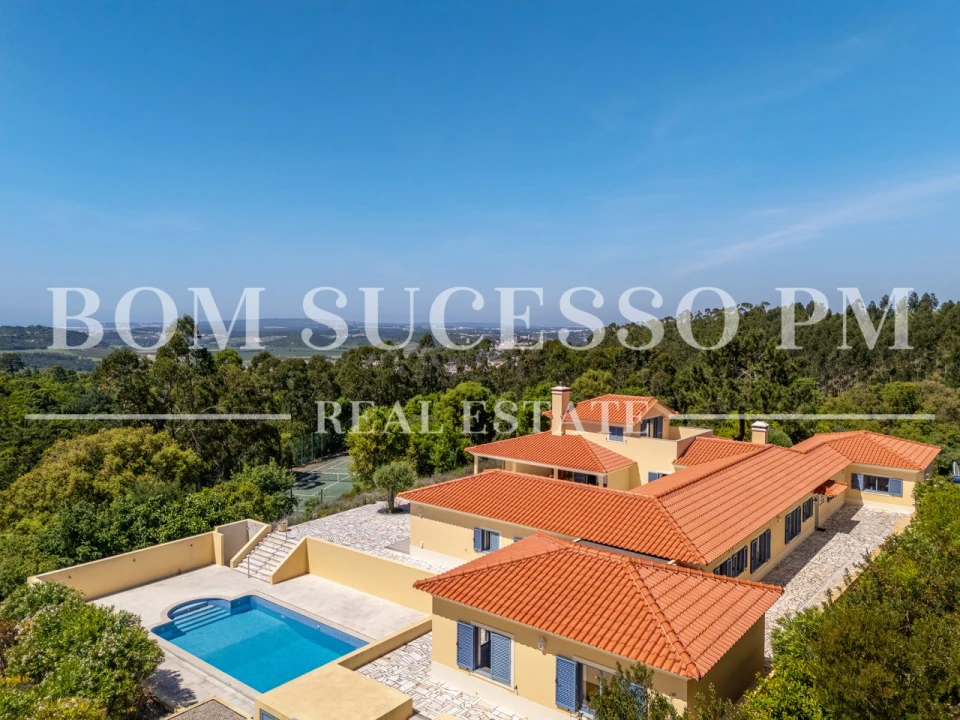 Moradia T4 para Venda em Usseira Foto 3