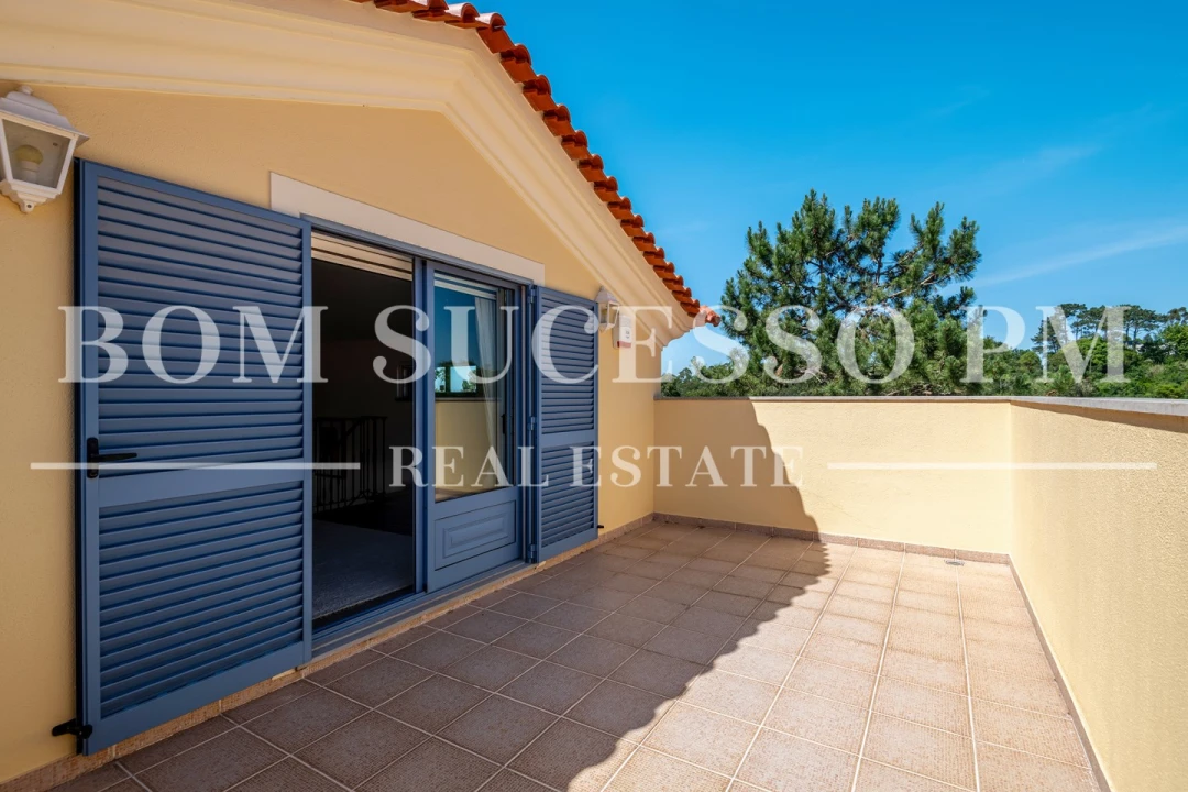 Moradia T4 para Venda em Usseira Foto 17