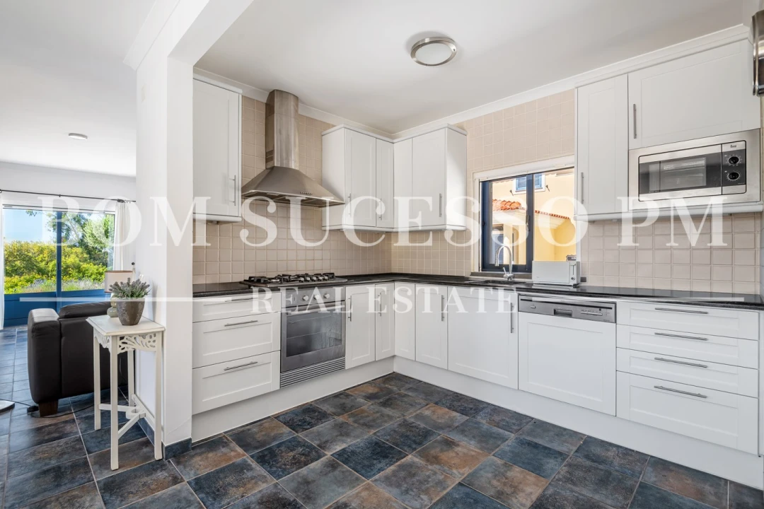 Moradia T4 para Venda em Usseira Foto 18