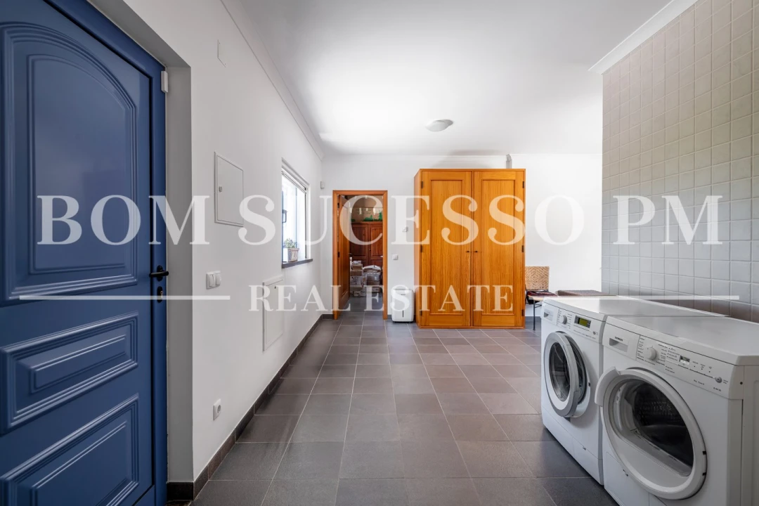 Moradia T4 para Venda em Usseira Foto 29