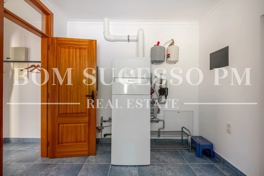 Moradia T4 para Venda em Usseira Foto 30