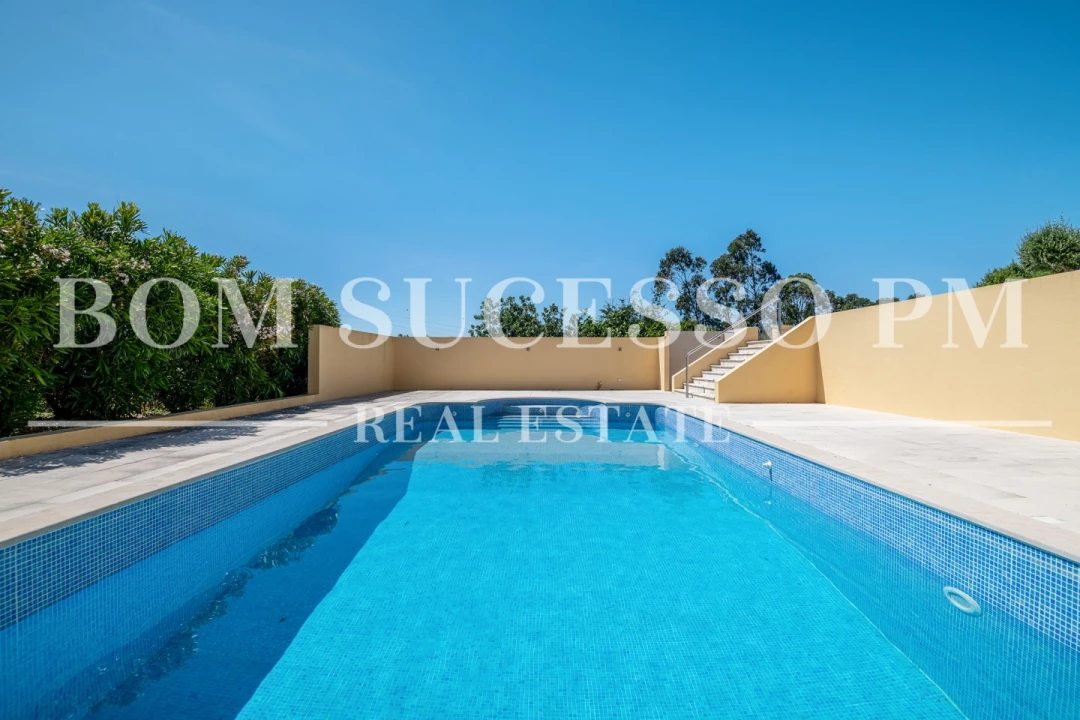 Moradia T4 para Venda em Usseira Foto 9