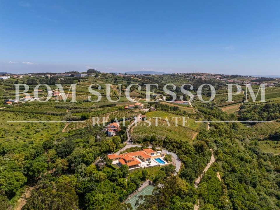 Moradia T4 para Venda em Usseira Foto 35