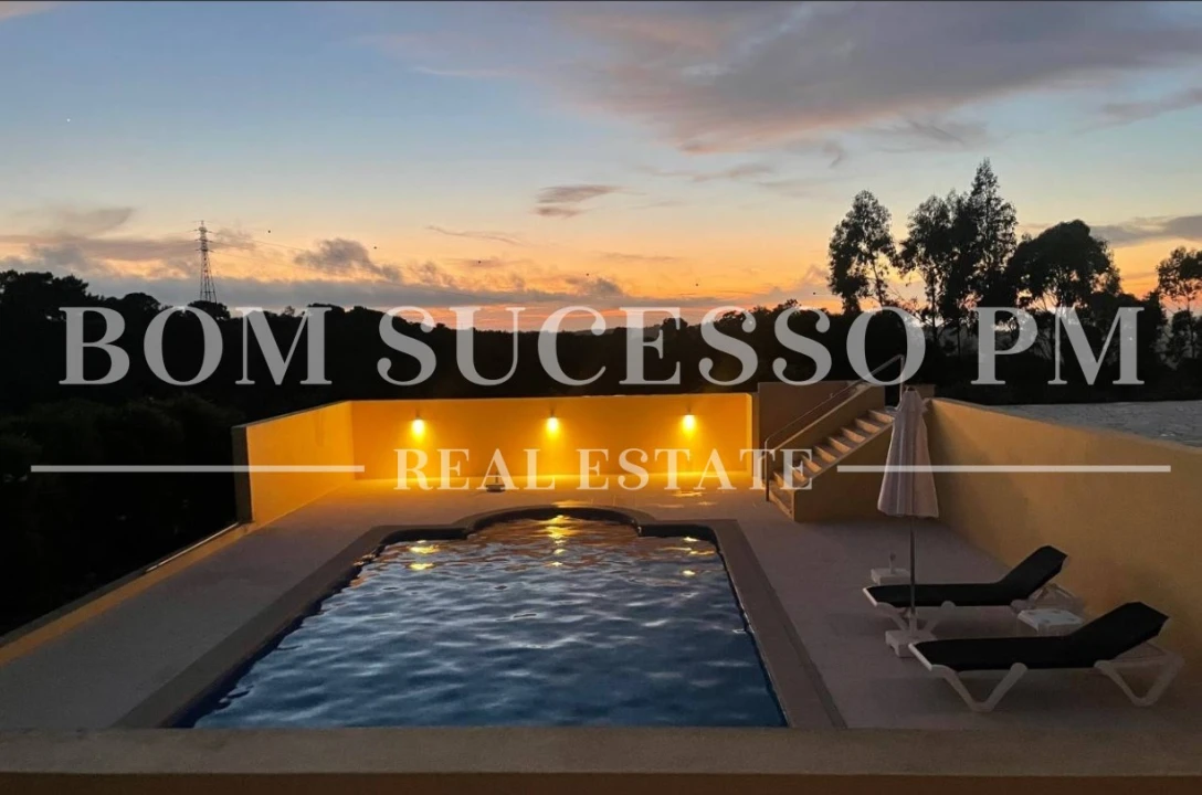 Moradia T4 para Venda em Usseira Foto 37