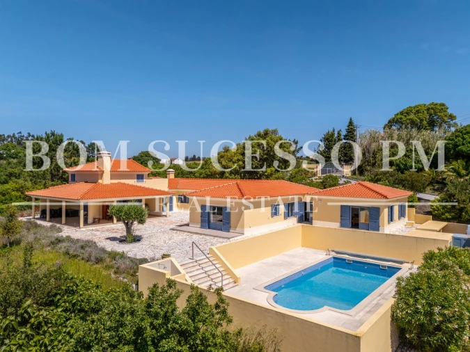 Moradia T4 para Venda em Usseira Foto 1