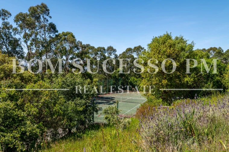 Moradia T4 para Venda em Usseira Foto 6