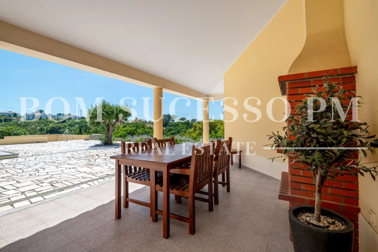 Moradia T4 para Venda em Usseira Foto 8