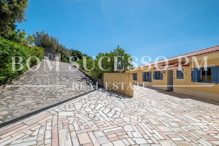 Moradia T4 para Venda em Usseira Foto 10