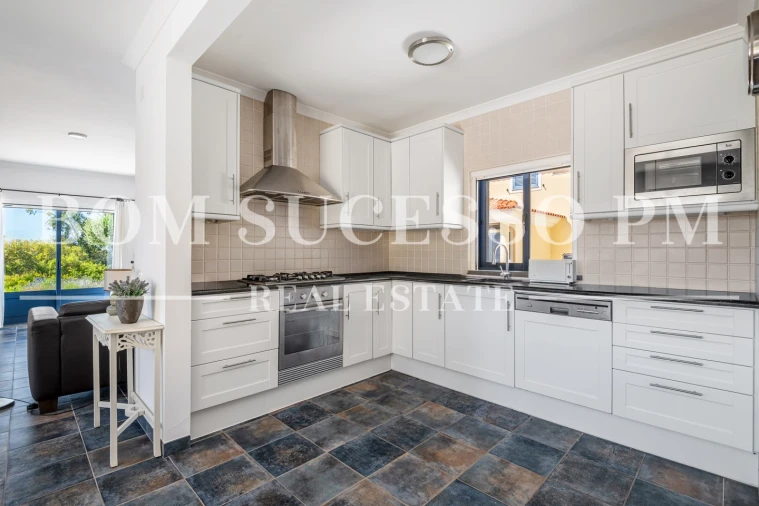 Moradia T4 para Venda em Usseira Foto 18