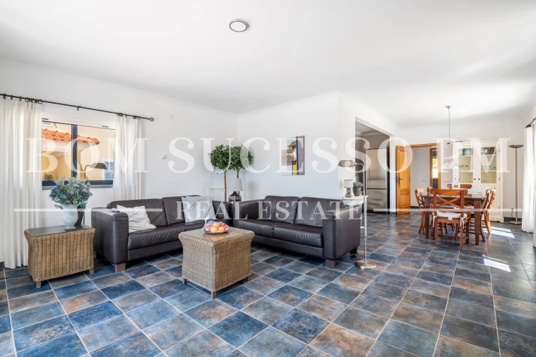 Moradia T4 para Venda em Usseira Foto 20