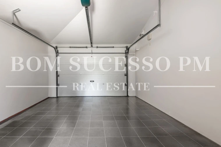 Moradia T4 para Venda em Usseira Foto 11