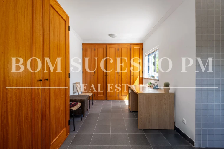 Moradia T4 para Venda em Usseira Foto 28