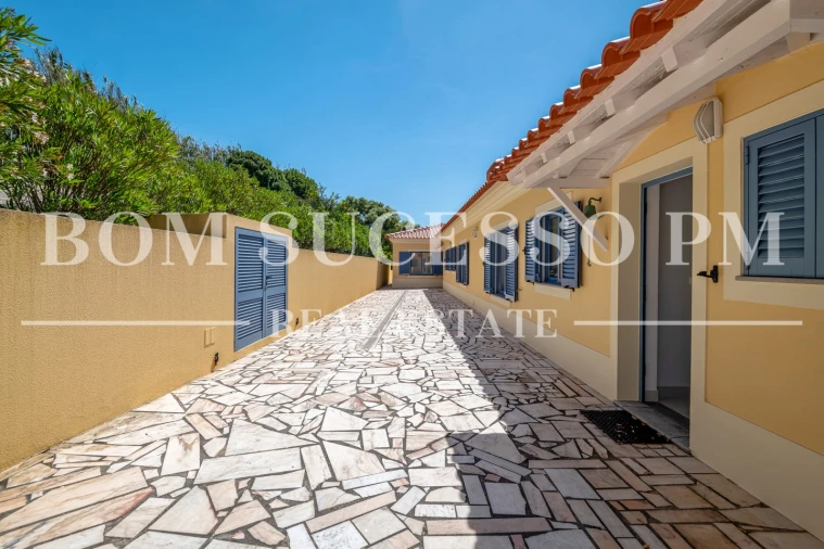 Moradia T4 para Venda em Usseira Foto 31