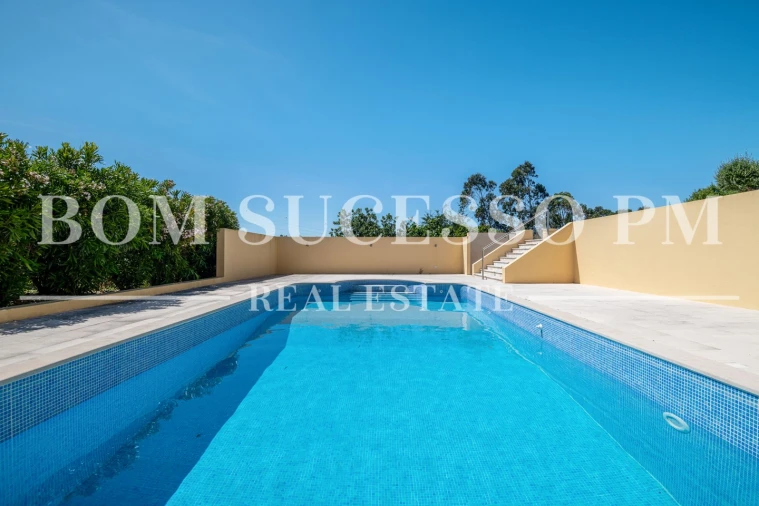 Moradia T4 para Venda em Usseira Foto 9