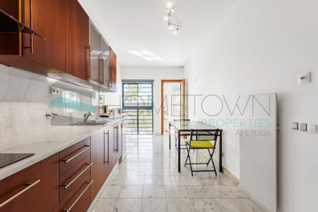 Apartamento T2 para Venda em Quarteira Foto 3