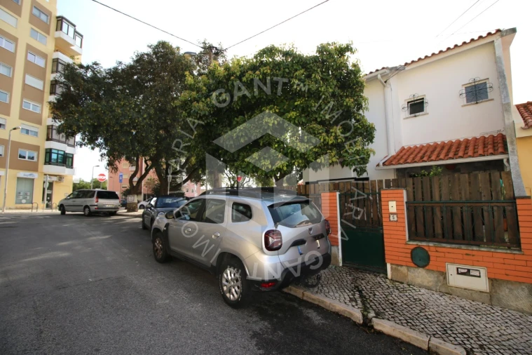 Moradia T3 para Venda em Carcavelos e Parede Foto 77