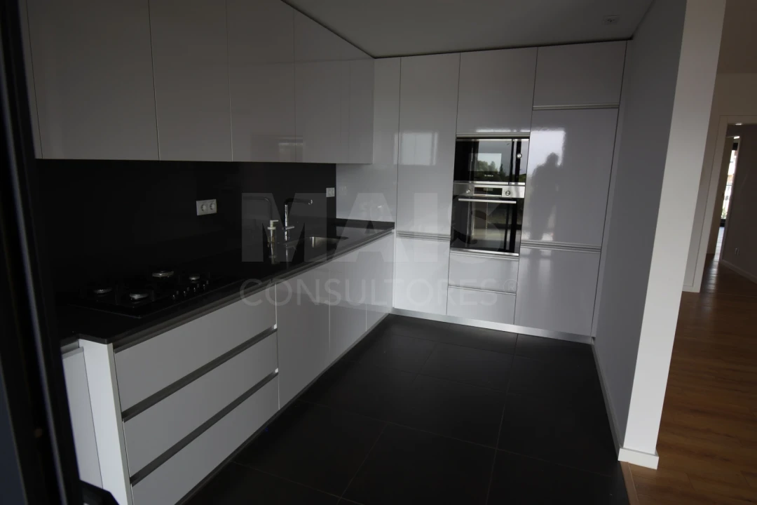 Apartamento T2 para Arrendamento em Venteira Foto 4